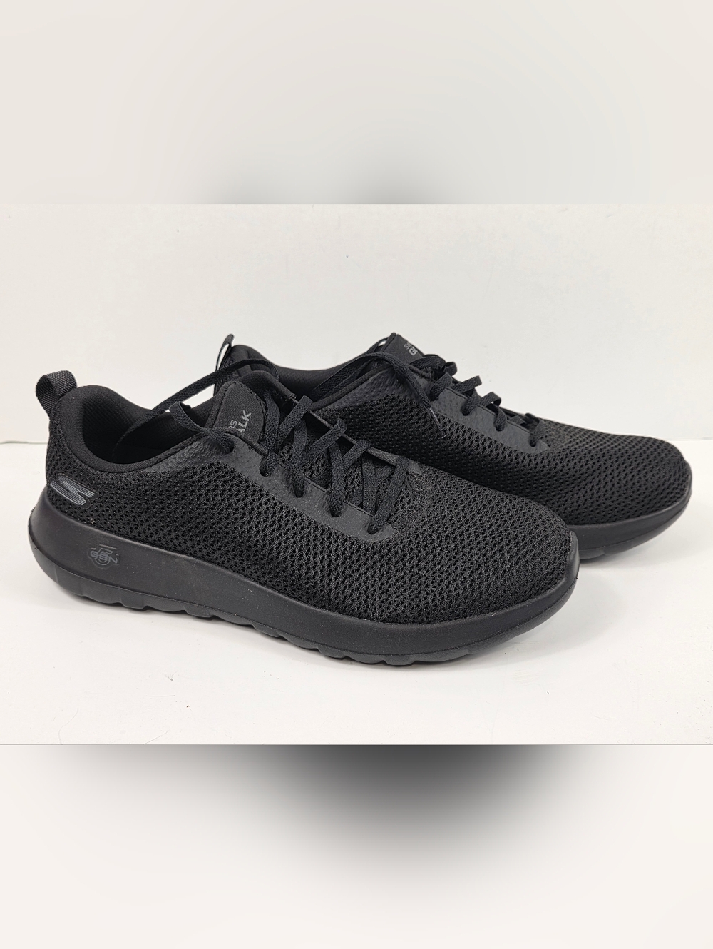 Skechers Mens Size 10.5 Go Walk GoGa Max 54601 Black Walking Shoes Sneakers